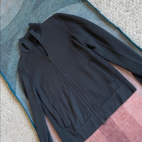 Banana Republic Men's Dark Gray Wool Zip-Up Sweater - Picture 6 of 9